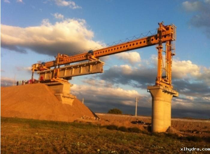 TJ180铁路架桥机